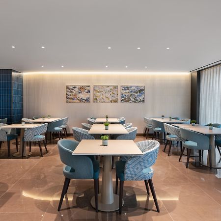 Hotel Eurostars Aliados Porto Zewnętrze zdjęcie The lounge at the airport