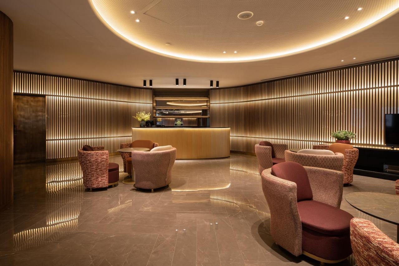 Hotel Eurostars Aliados Porto Zewnętrze zdjęcie The lounge at Hong Kong International Airport