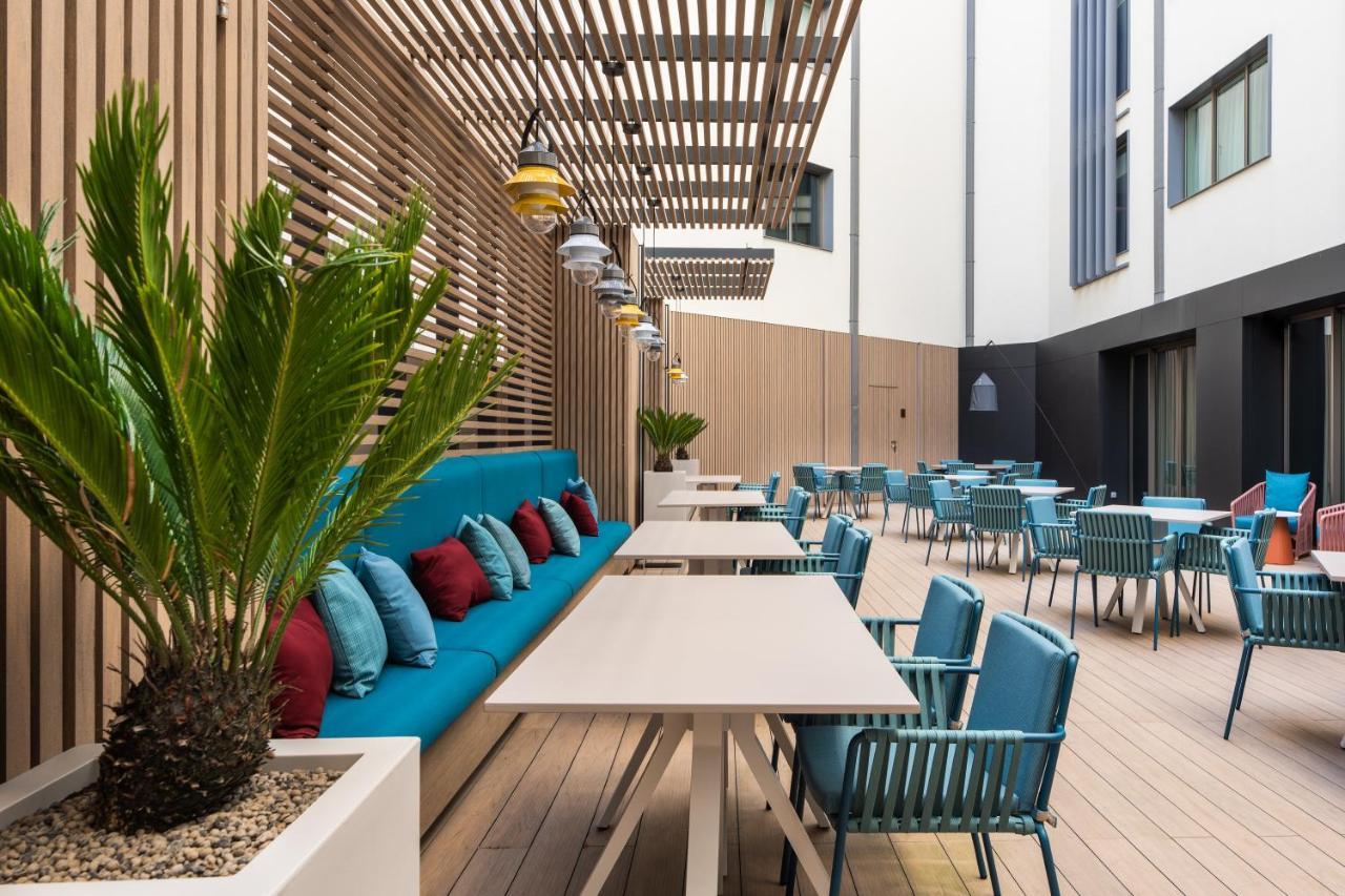 Hotel Eurostars Aliados Porto Zewnętrze zdjęcie The courtyard at the new building