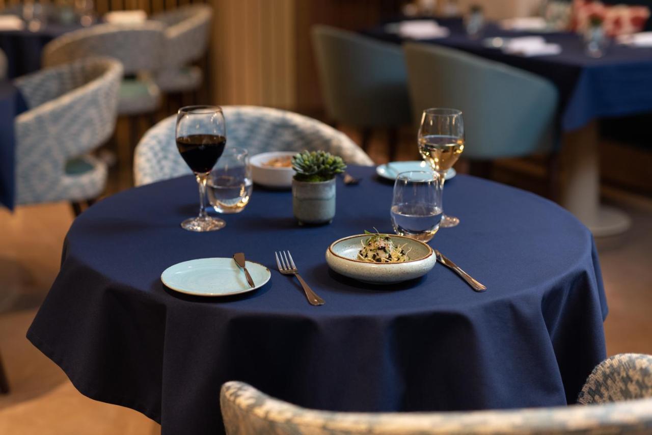 Hotel Eurostars Aliados Porto Zewnętrze zdjęcie A table set for dinner