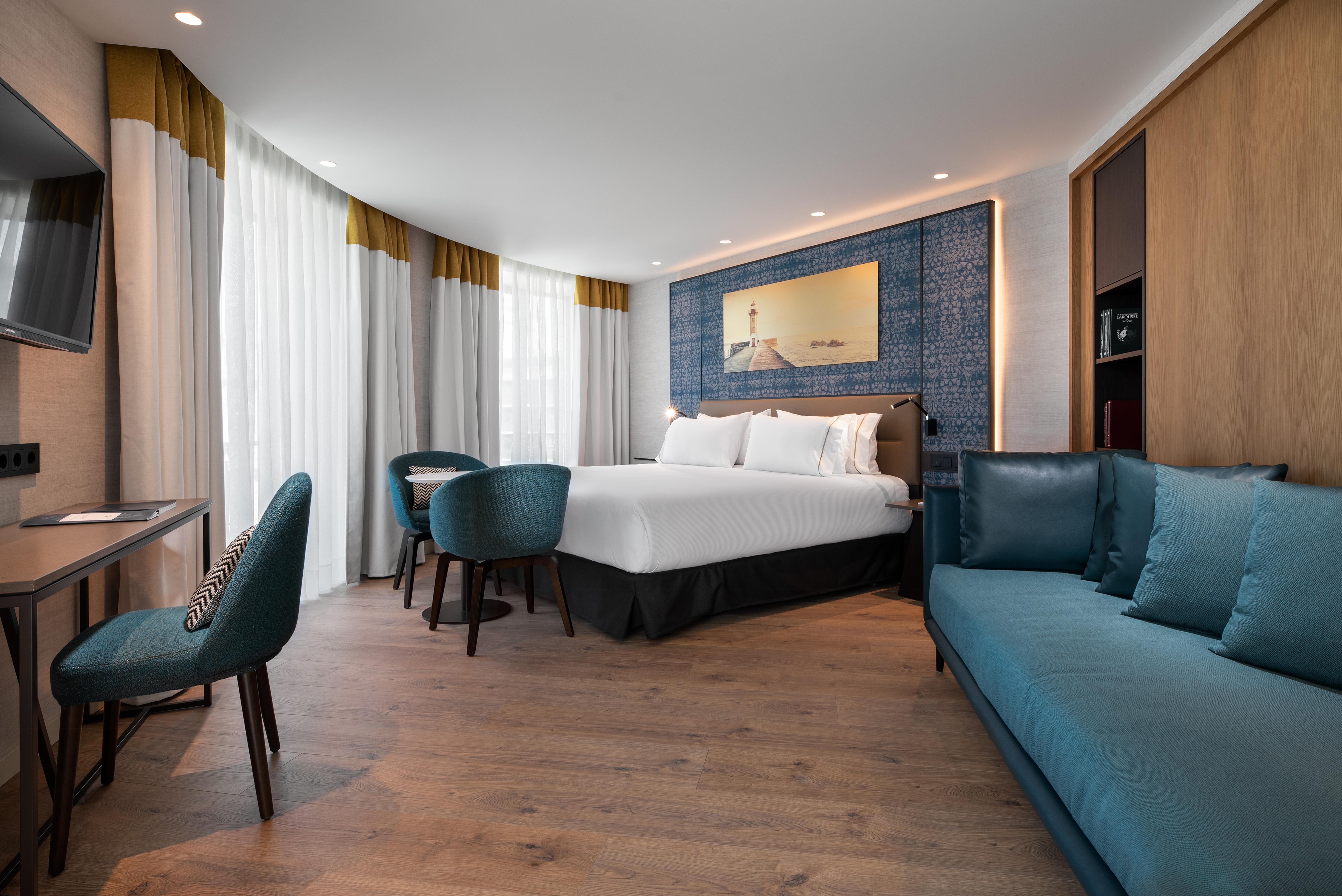 Hotel Eurostars Aliados Porto Zewnętrze zdjęcie A suite at the hotel