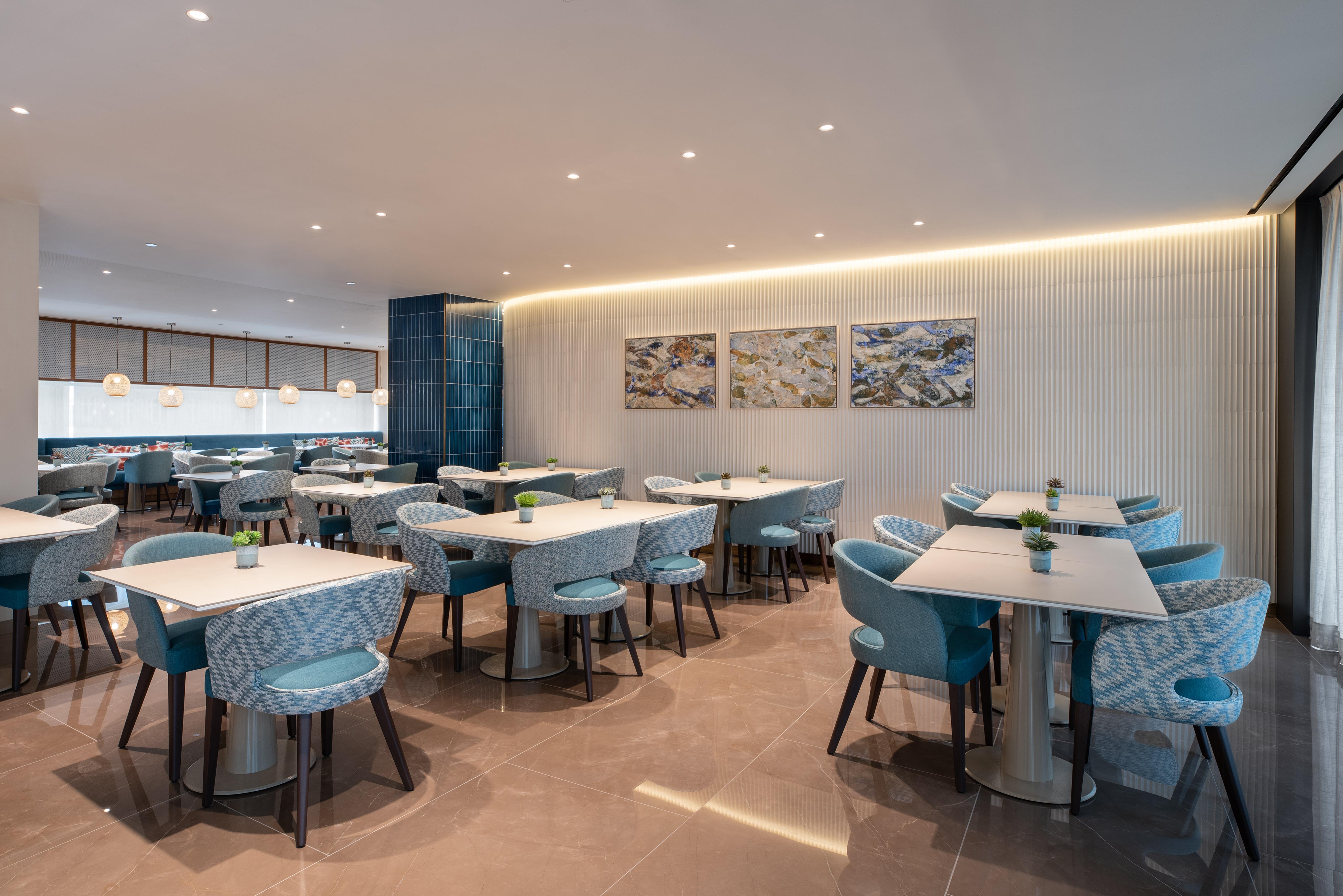 Hotel Eurostars Aliados Porto Zewnętrze zdjęcie The lounge at the airport