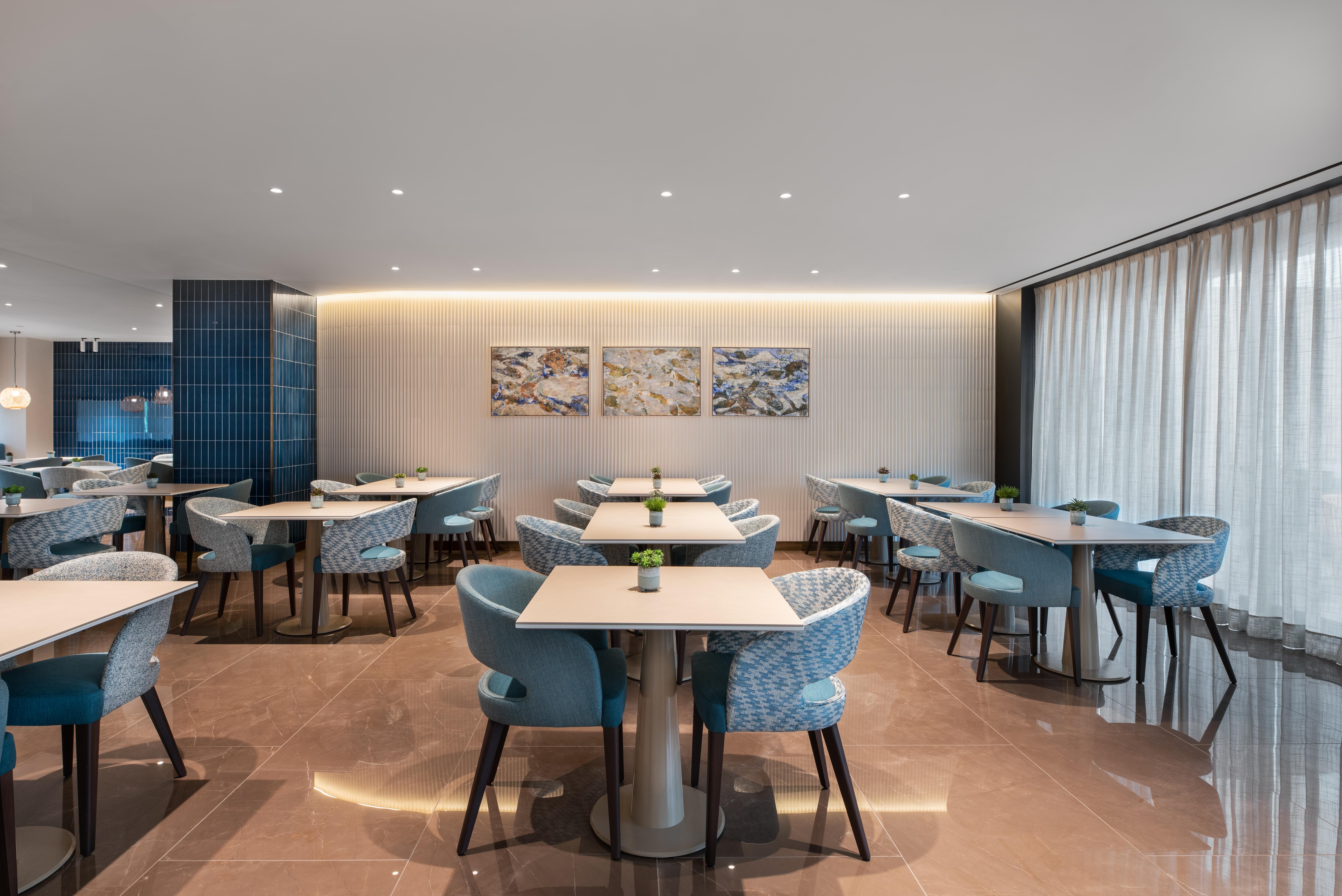 Hotel Eurostars Aliados Porto Zewnętrze zdjęcie The lounge at the airport