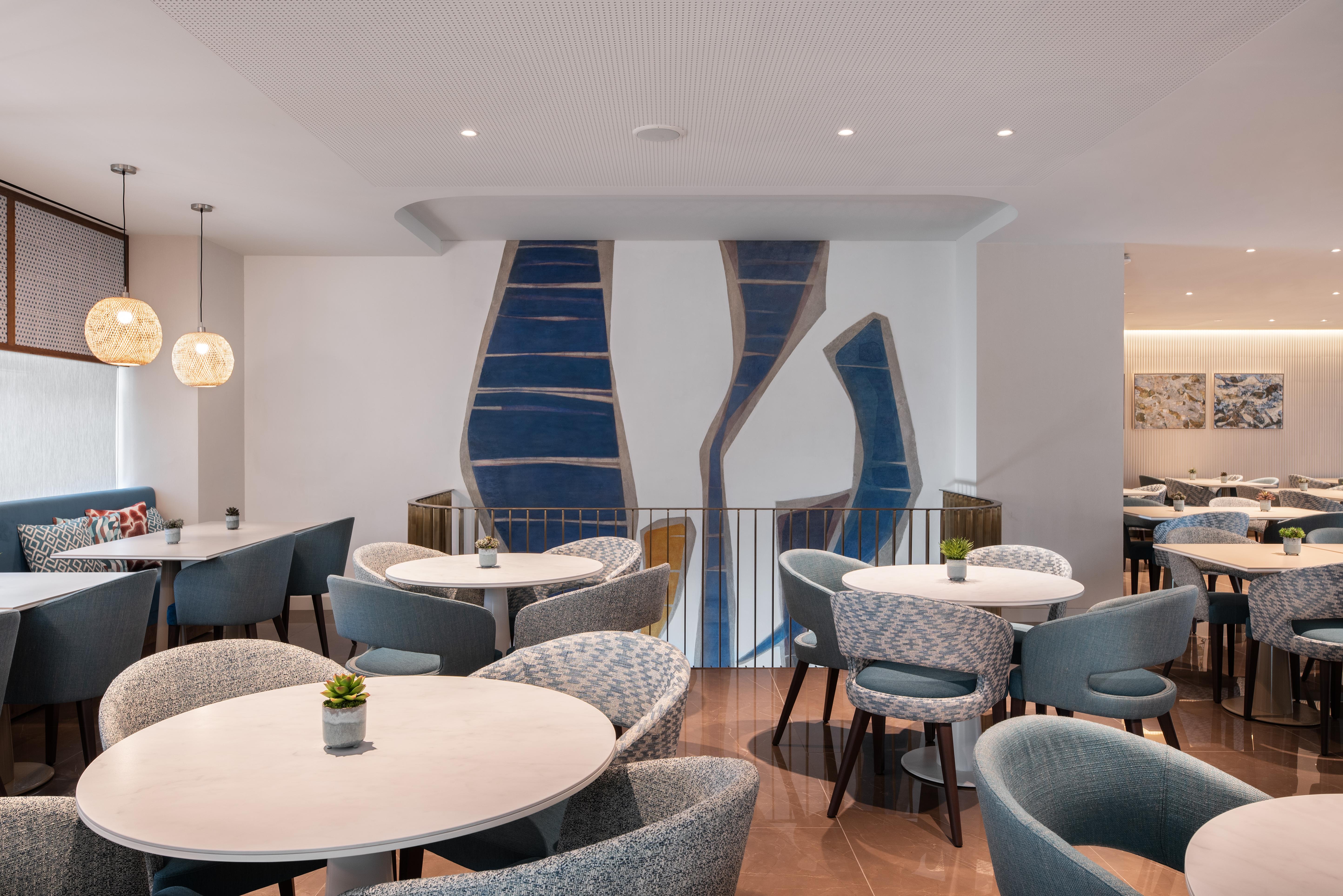 Hotel Eurostars Aliados Porto Zewnętrze zdjęcie The lounge at the airport