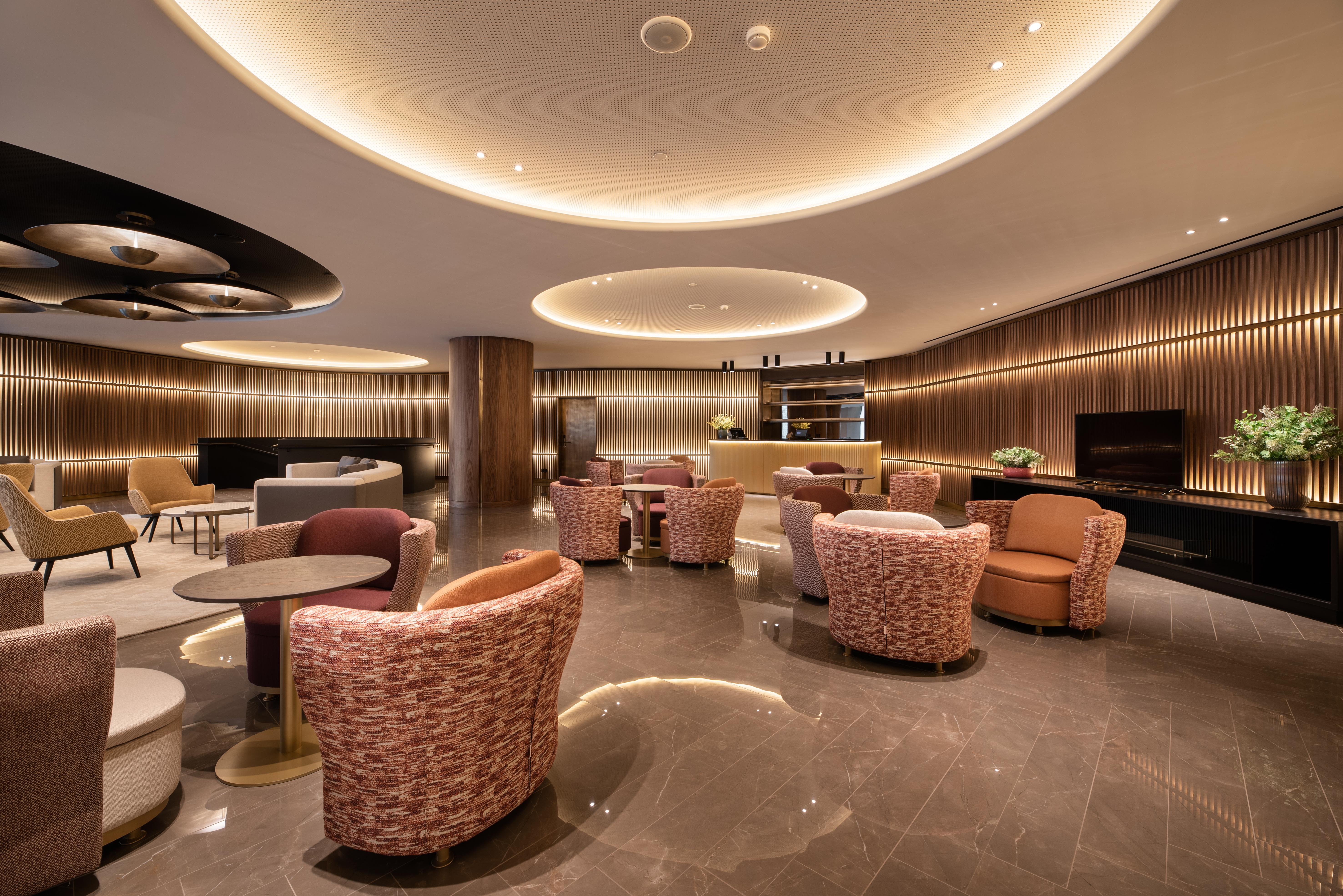 Hotel Eurostars Aliados Porto Zewnętrze zdjęcie The lounge at Hong Kong International Airport